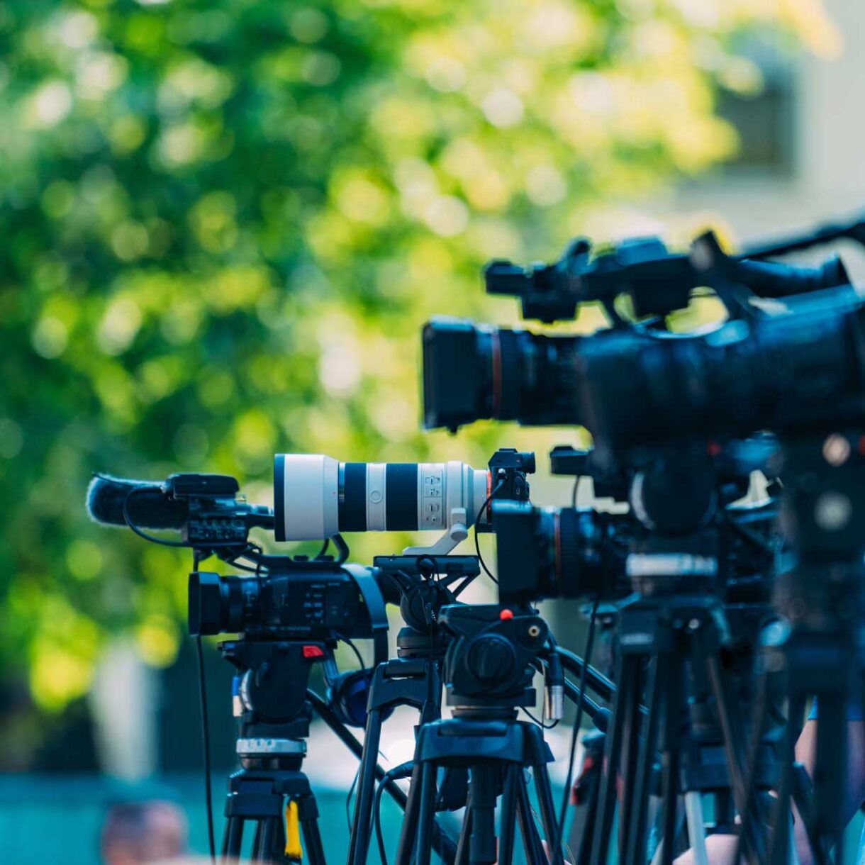 press-conference-cameras